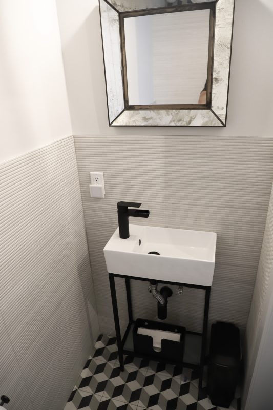 229_devoe_powderroom